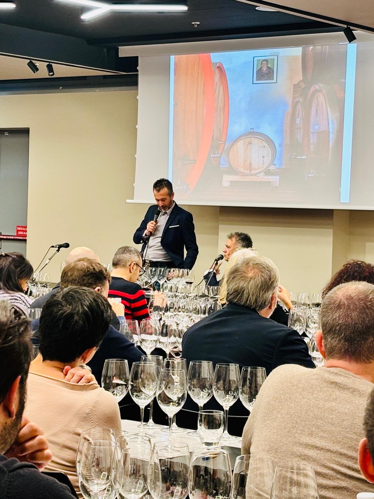 Panorama della Sala durante la degustazione Panorama della Sala durante la degustazione