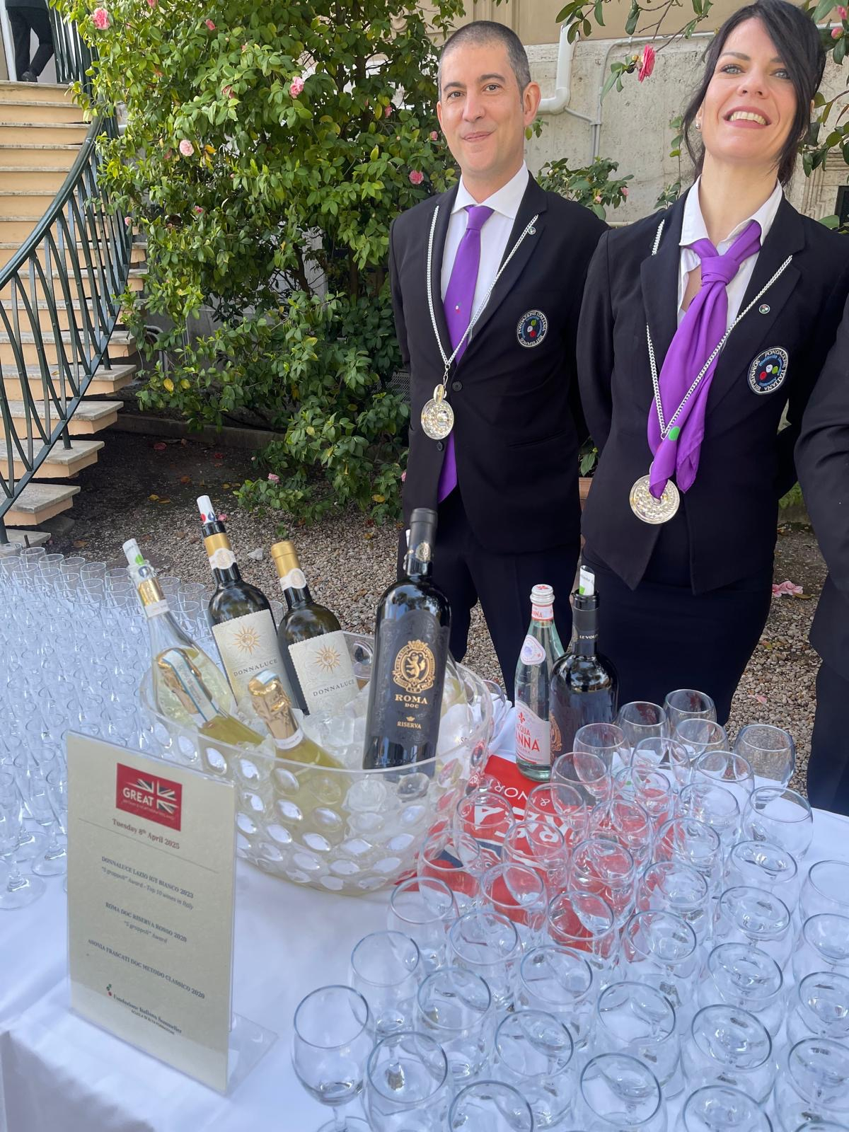 I Sommelier della Fondazione Italiana Sommelier che hanno fatto servizio durante l'incontro a Villa Wolkonsky
