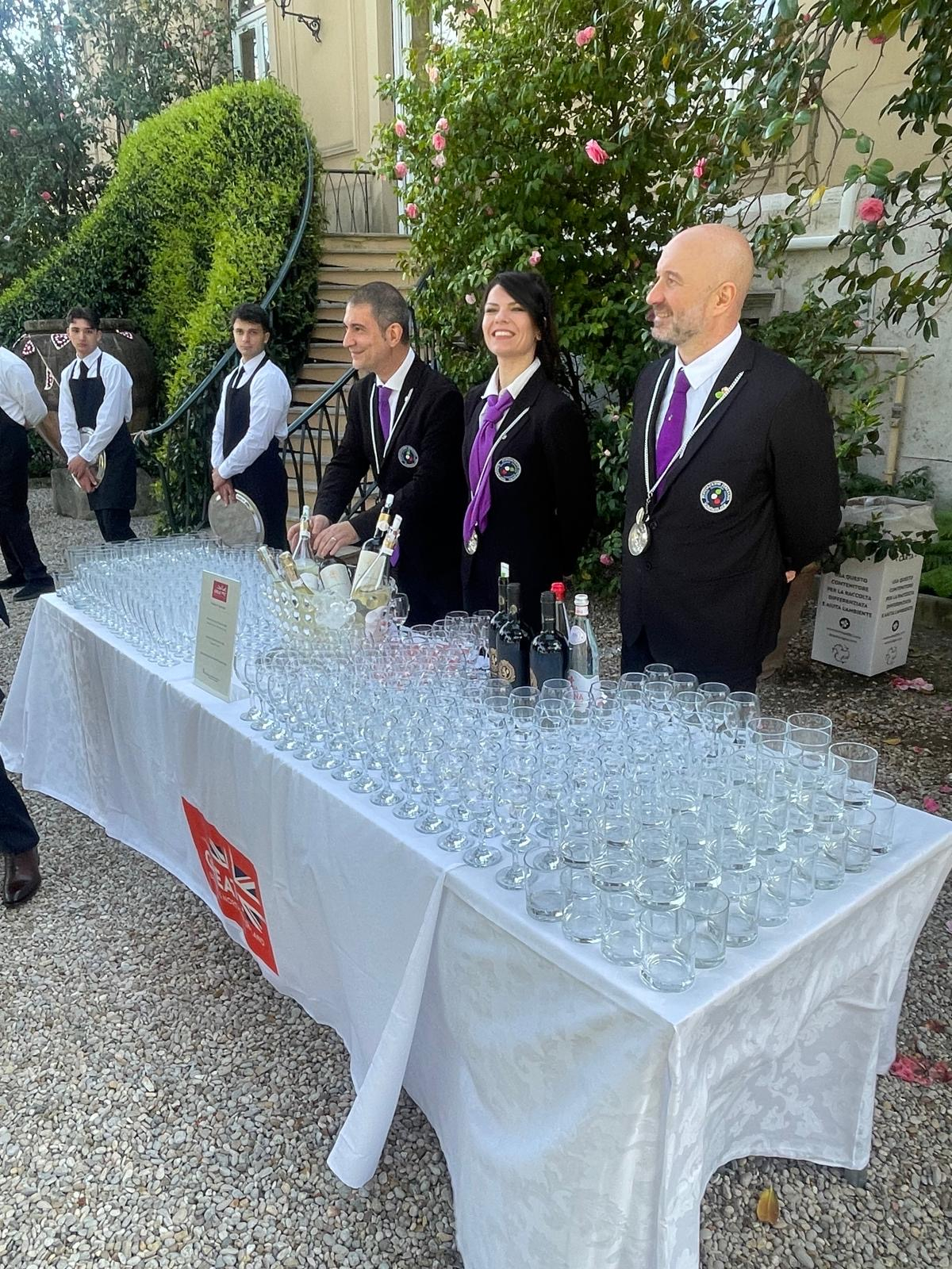 I Sommelier della Fondazione Italiana Sommelier che hanno fatto servizio durante l'incontro a Villa Wolkonsky
