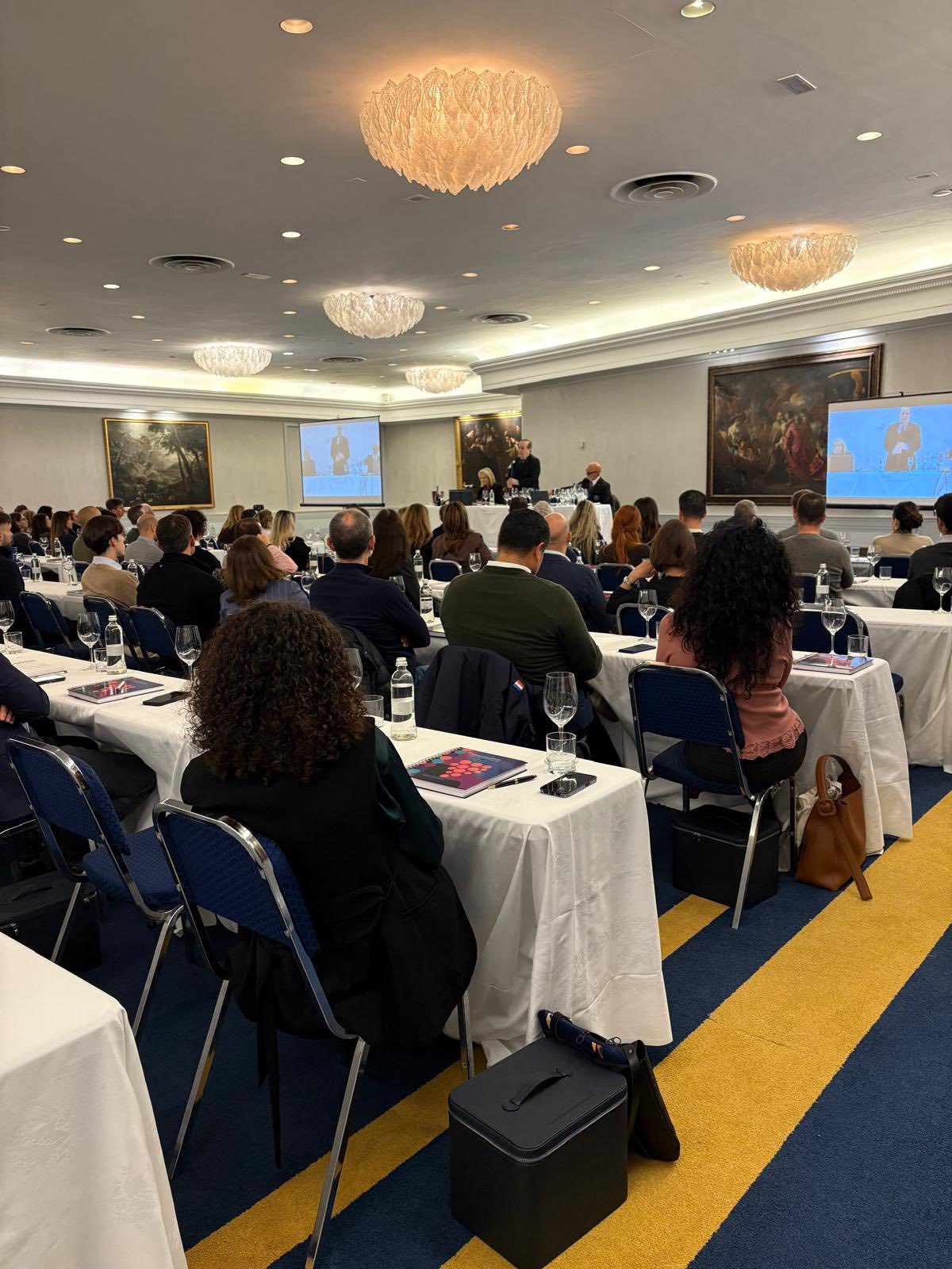La sala gremita del Cordo Sommelier di Qualificazione Professionale di Fondazione Italiana Sommelier